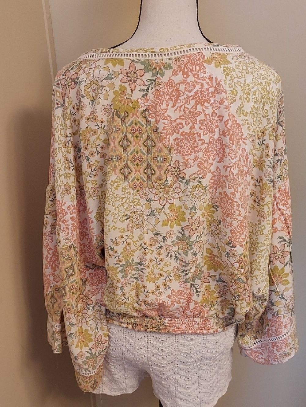 lovestitch Coral Floral Lightweight Blouse - Picture 6 of 7